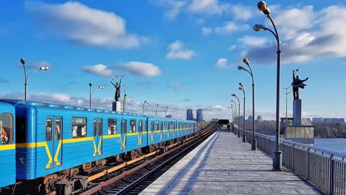 Станція метро «Дніпро»