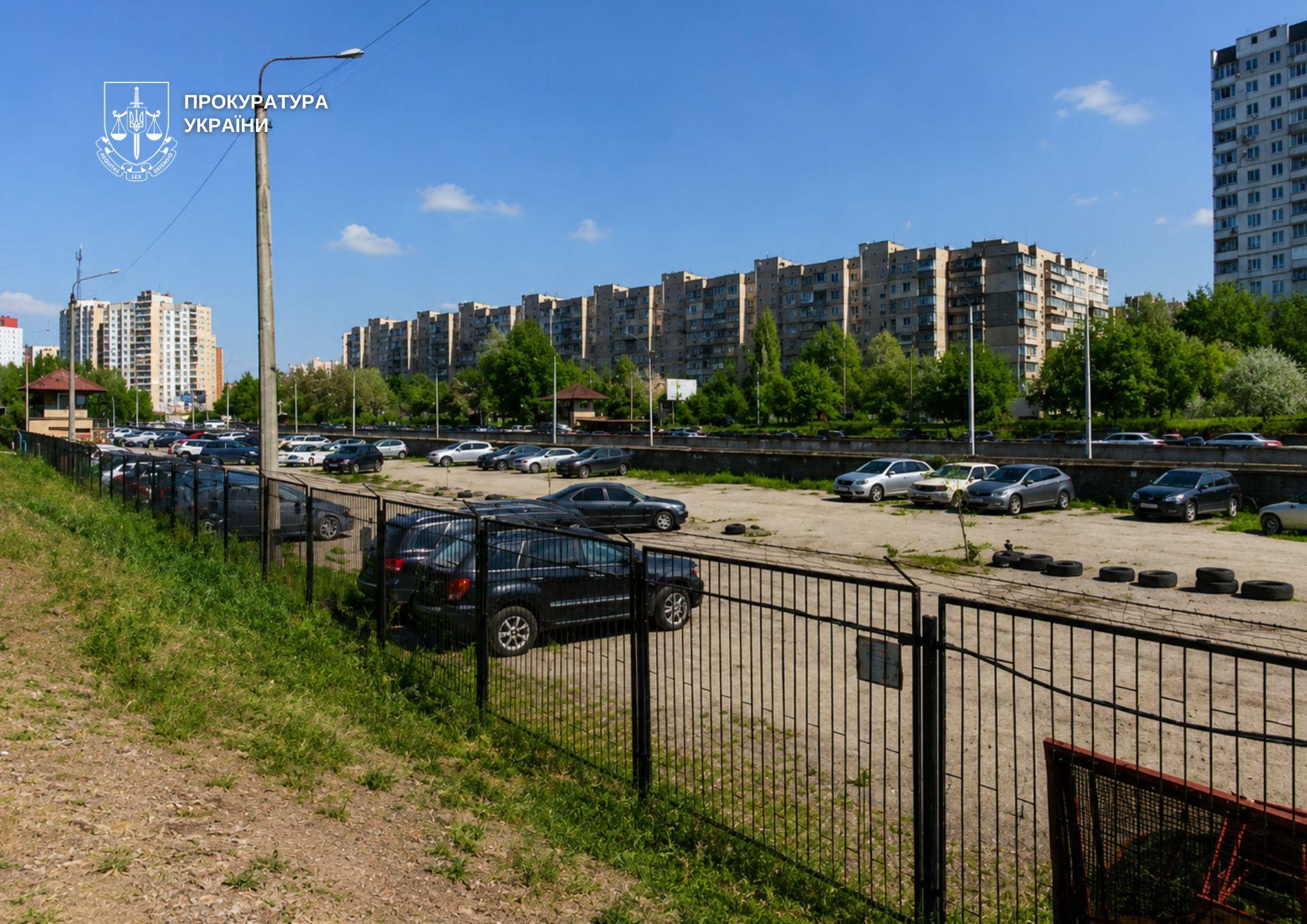 По ул. Оноре де Бальзака незаконно разместили парковку