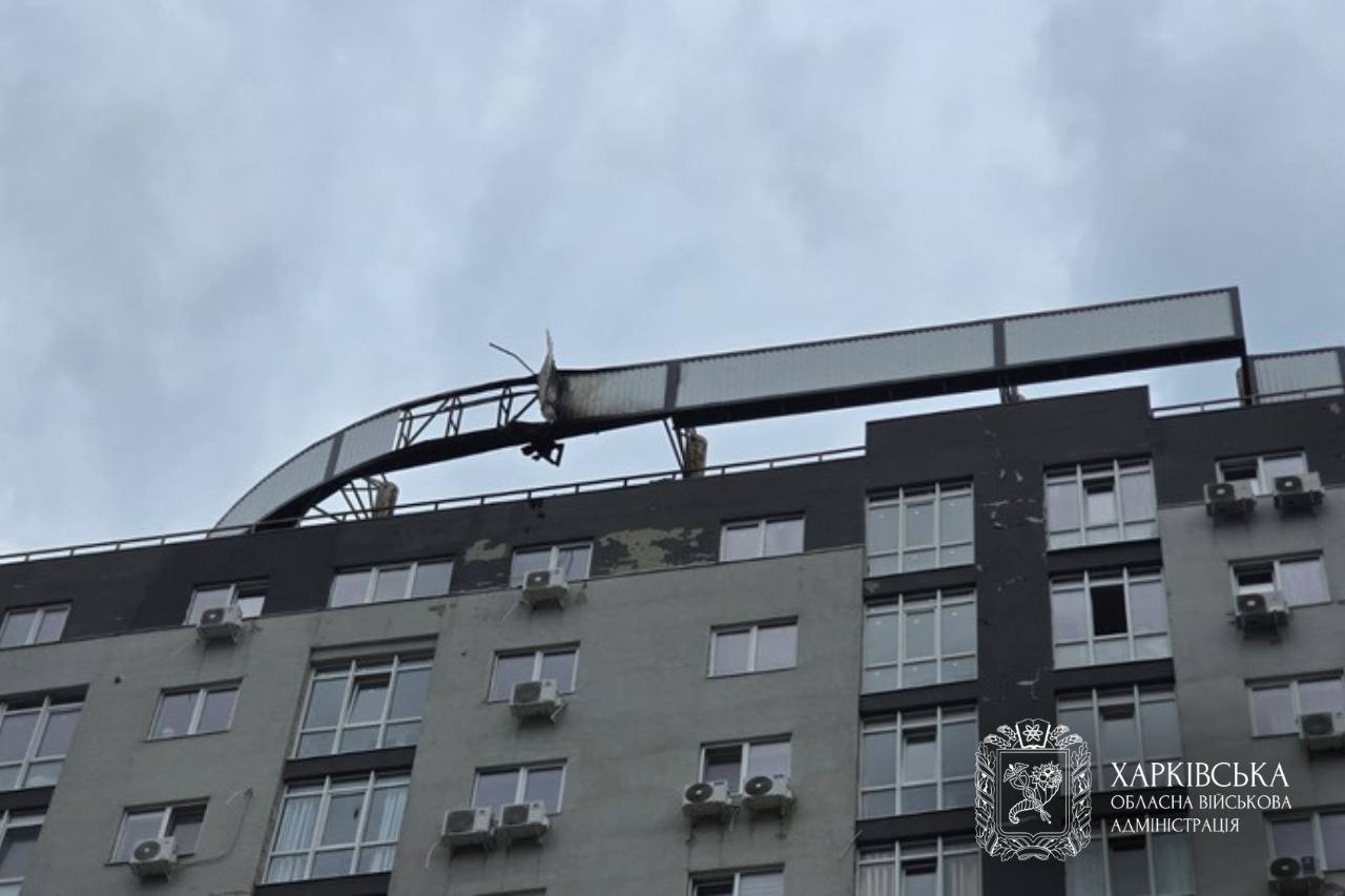 БПЛА попал в крышу жилого дома в Слободском районе Харькова: возник пожар БПЛА попал в крышу жилого дома в Слободском районе Харькова: возник пожар