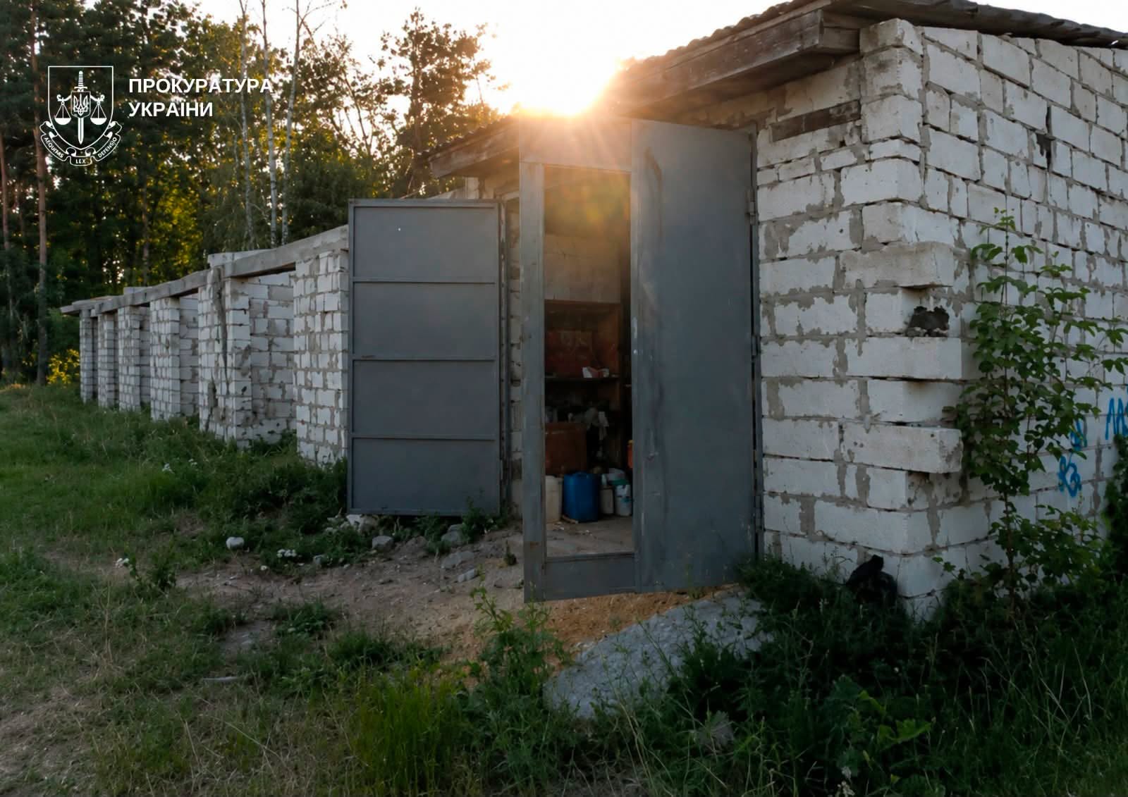 В Святошинском районе снесли самовольно построенные гаражи В Святошинском районе снесли самовольно построенные гаражи