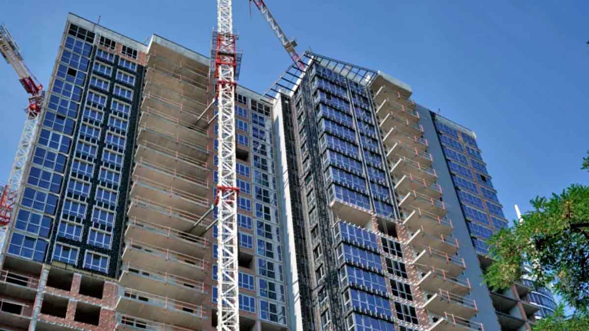 Хід будівництва ЖК Maxima Residence у липні 2026 року: активні фасадні роботи, засклення та будівництво третьої секції Хід будівництва ЖК Maxima Residence у липні 2026 року: активні фасадні роботи, засклення та будівництво третьої секції