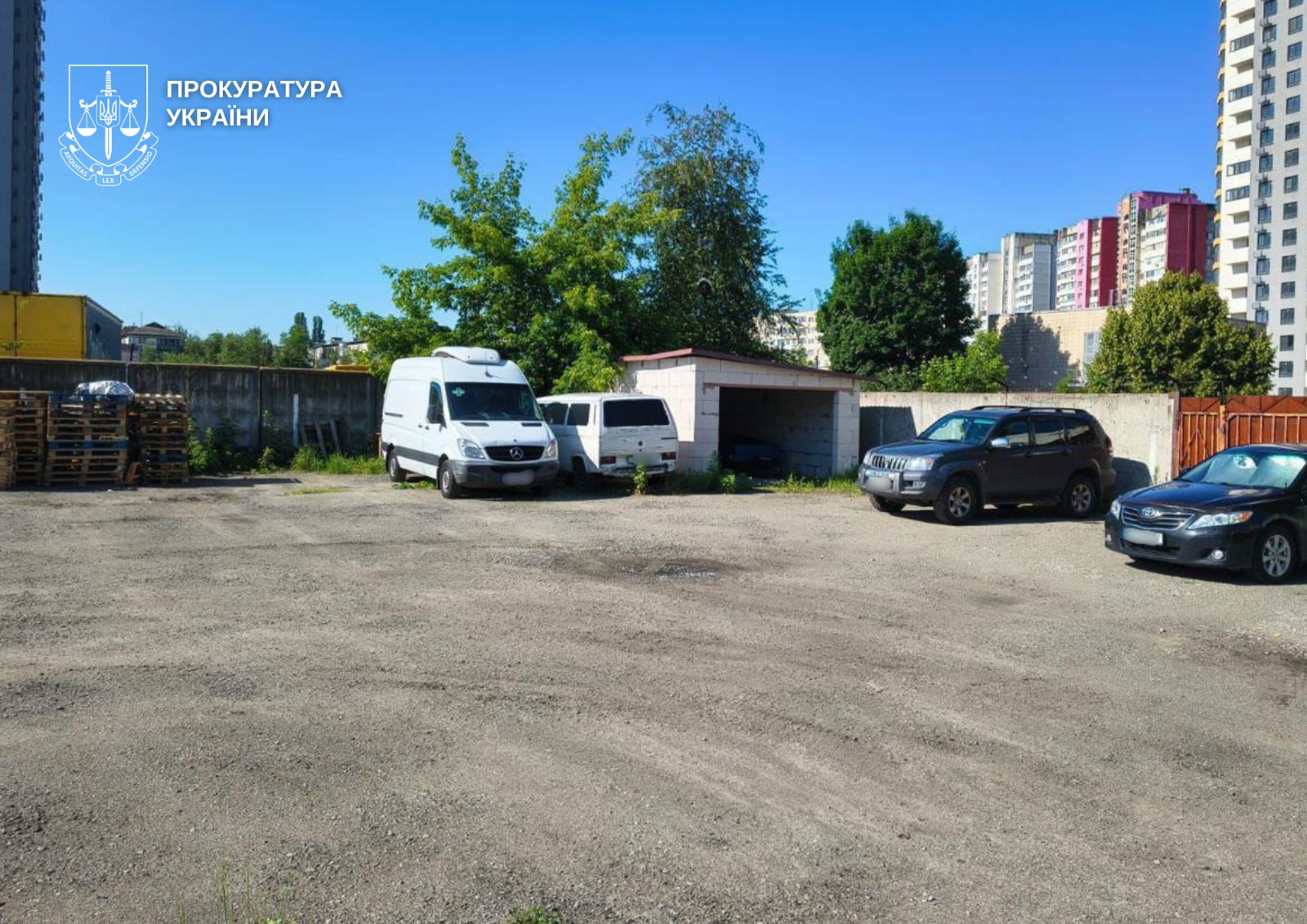На парковке в Днепровском районе обнаружили незаконное строительство