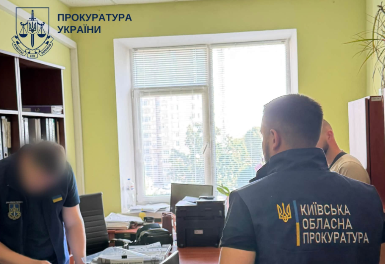 Чиновник требовал 2,5 тыс. долларов за изменения в разрешении на строительство Чиновник требовал 2,5 тыс. долларов за изменения в разрешении на строительство