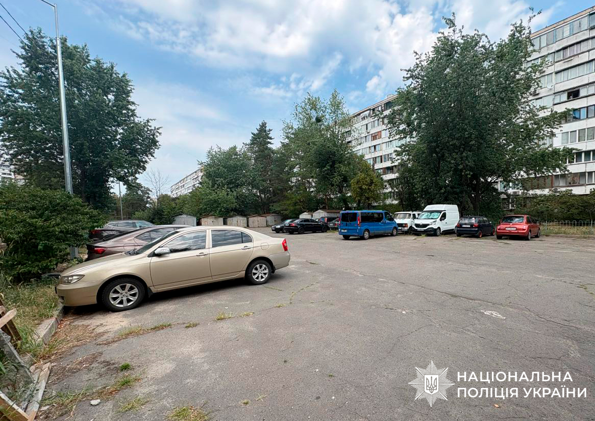 Охранники захватили 13 соток коммунальной земли под платную парковку