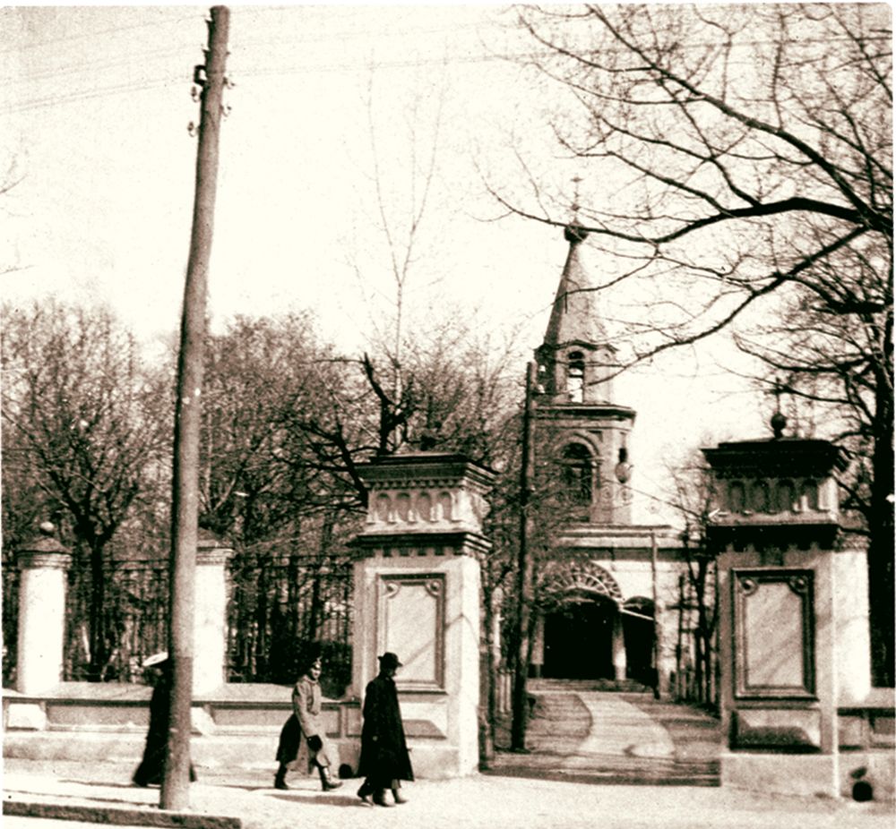 Вид на Мироносицкую церковь со стороны улицы Сумской, фото начала XX столетия