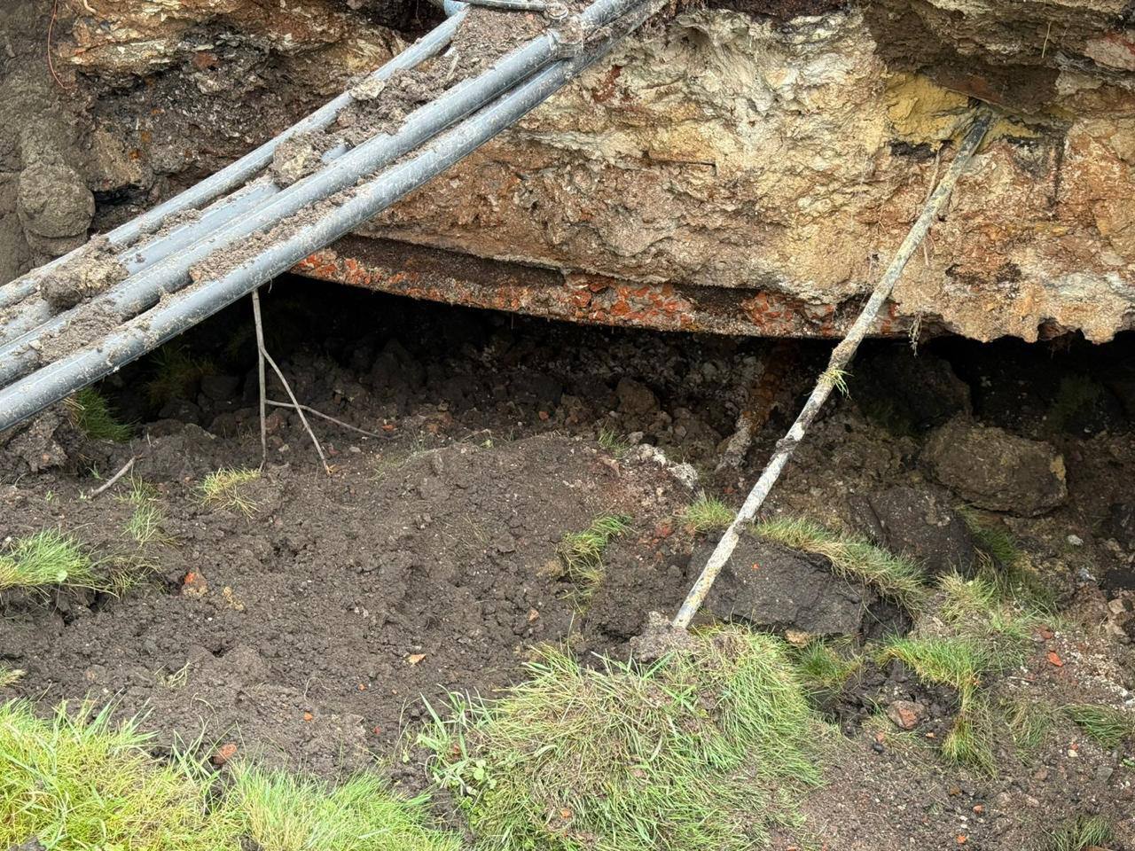 Катакомби у сквері стрілка