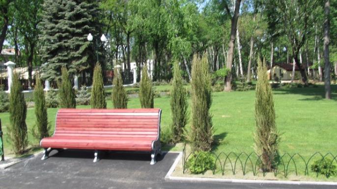 Лавочки центральный парк Харькова