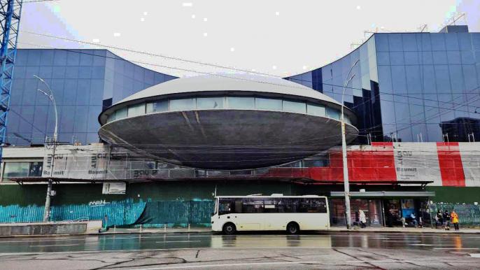 «Літаюча тарілка» на Либідській площі