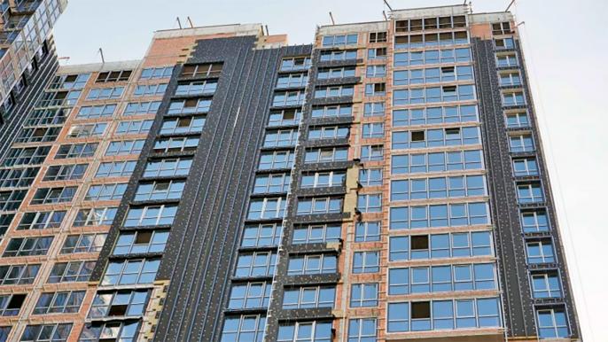 Maxima Residence у Києві: у першій секції встановили 80% квартирних дверей