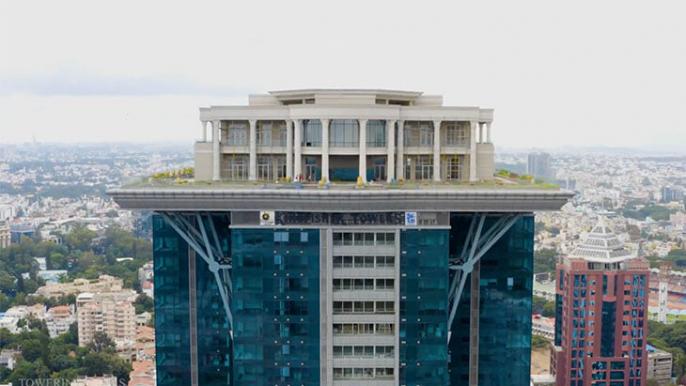 Миллиардер построил виллу на крыше небоскреба и забыл о ней 