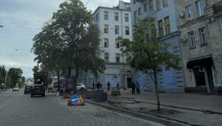 Полив для деревьев на Сумской